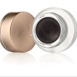 @Scharl is selling eyeliner